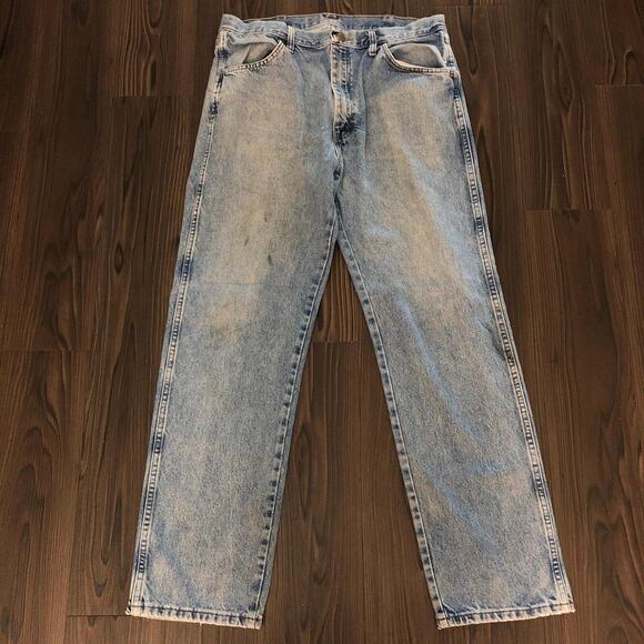 Men’s Distressed Rustler Denim Jeans Size: 36x32 - Picture 2 of 5